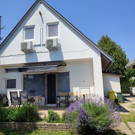 Aranyharmat Apartman Balatonlelle Exteriör bild