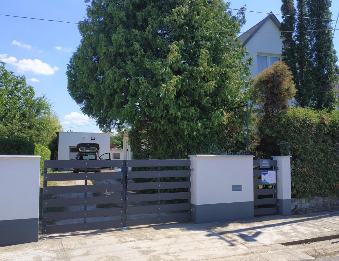Aranyharmat Apartman Balatonlelle Exteriör bild